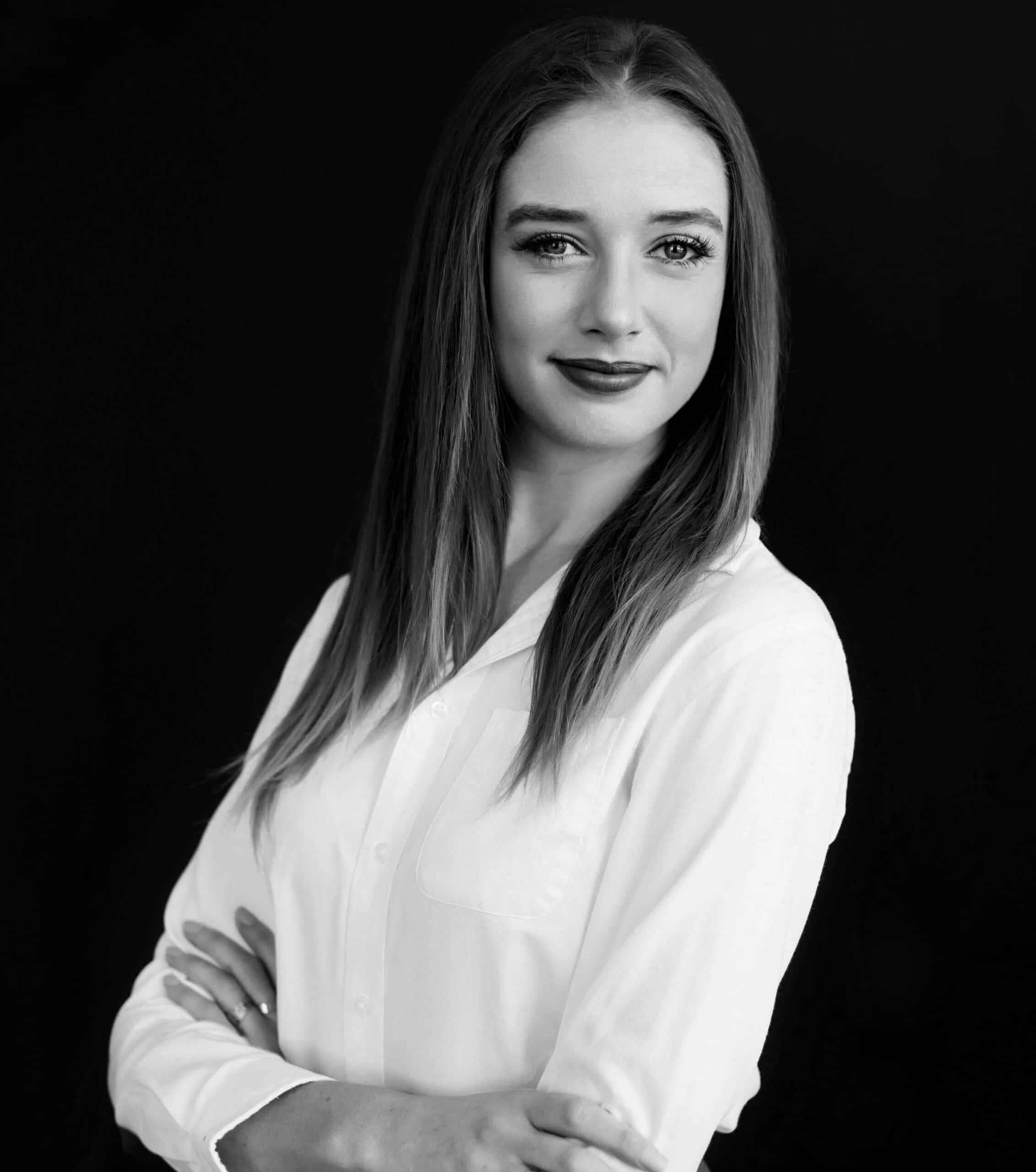Headshot_EmilyBW
